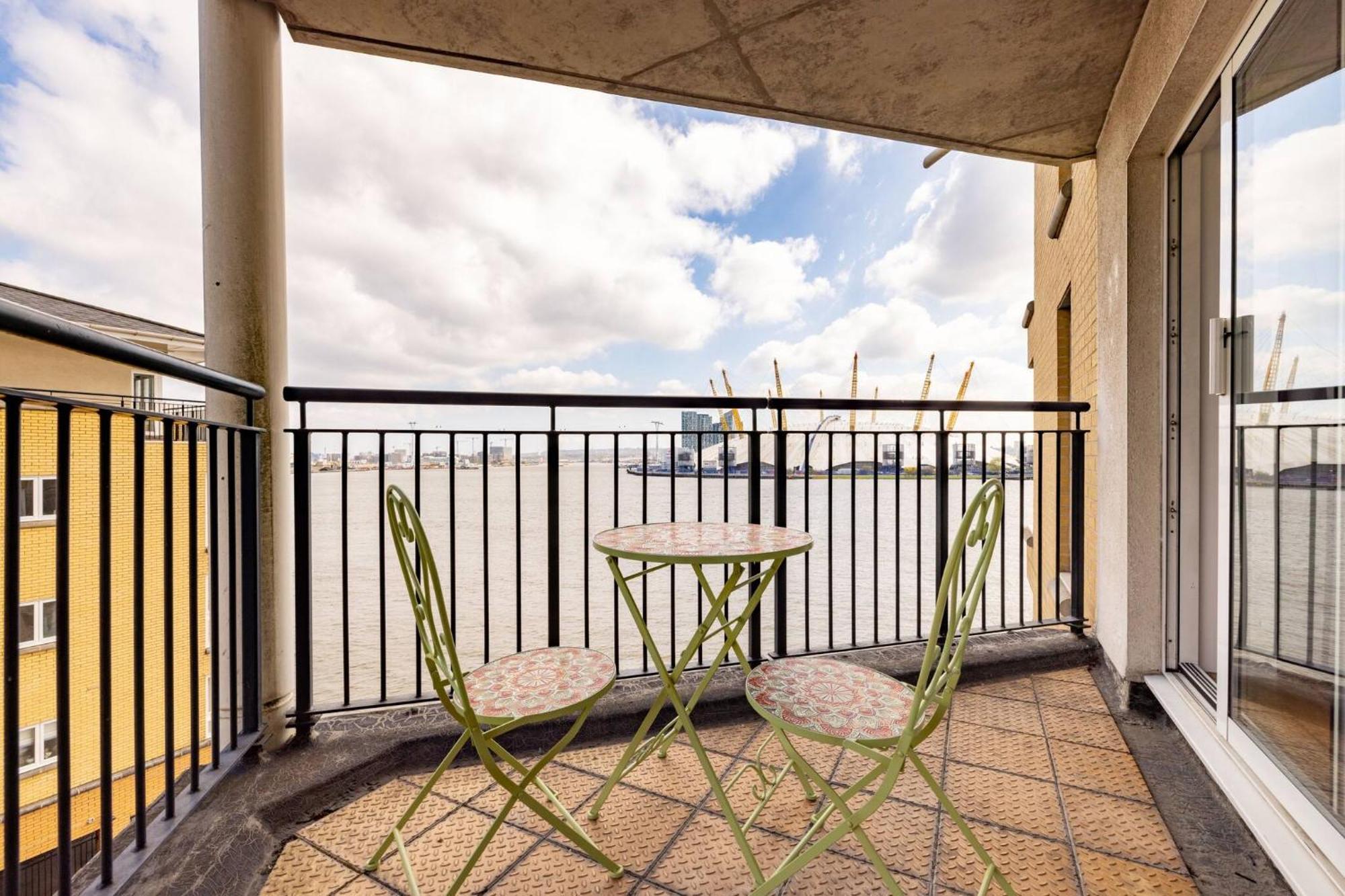 Wild Roses Service Apartments - East India London Exterior foto